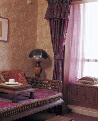 在客廳地中海風(fēng)格的基調(diào)下,經(jīng)典的中式家具.@北京尚層別墅裝修設(shè)計(jì)采集到北京別墅裝修(154圖)_花瓣家居